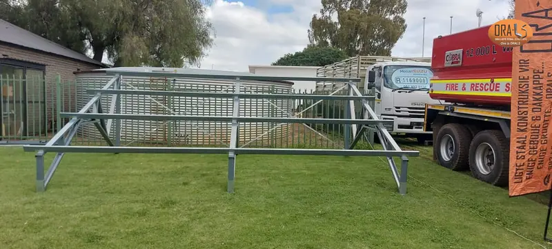 Ligtestaalsteunstruktuur vir sonpanele