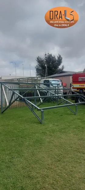 Ligtestaalsteunstruktuur vir sonpanele