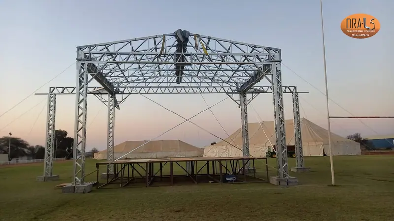 Stage event using ORALS-supplied structural systems and materials